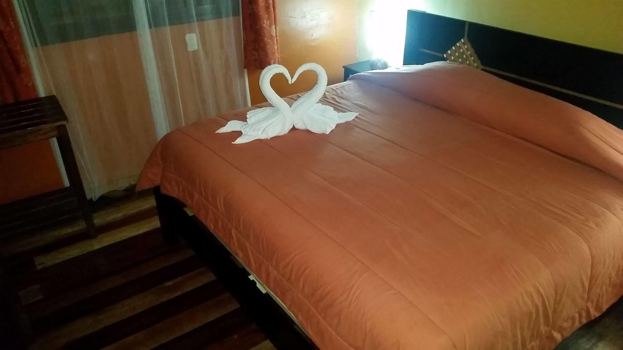 Wayras Hostal Ollantaytambo Eksteriør bilde